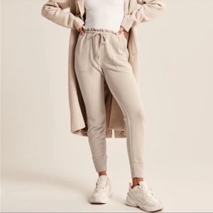 Abercrombie & Fitch Ruffle Waist Cloud Jogger